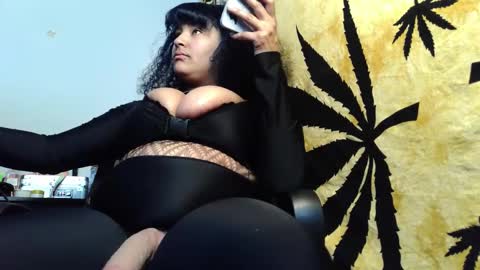 Snapshot of mommybubbles2 chatting on 02/23/26, 01:41 Mommy Bubbles online show from 02/23/26, 01:41