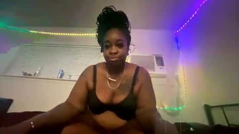 Snapshot of mommybud07 chatting on 07/04/26, 06:19 THiKKUMZ online show from 07/04/26, 06:19