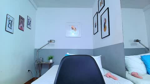 Snapshot of mommyissuess_ chatting on 01/23/25, 11:15 Daphne  online show from 01/23/25, 11:15