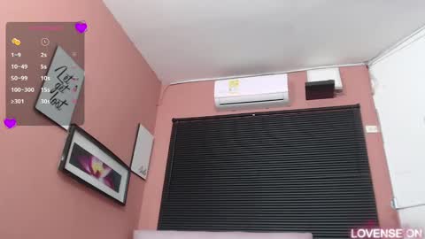 Snapshot of mommyissuess_ chatting on 03/08/25, 07:42 Daphne  online show from 03/08/25, 07:42