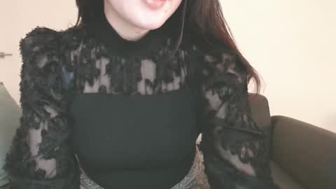 Momo online show from 12/10/24, 12:49