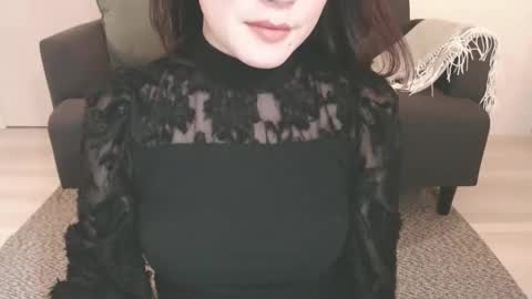 Momo online show from 12/26/24, 11:35