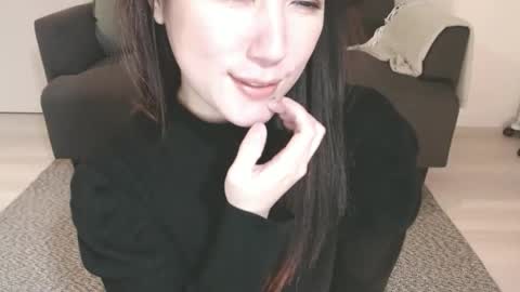 Momo online show from 03/10/25, 05:43