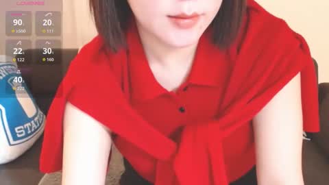 Momo online show from 10/11/25, 10:41