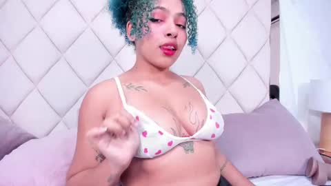 Momo  online show from 09/19/25, 09:26