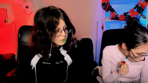 Mona  online show from 10/24/25, 07:54