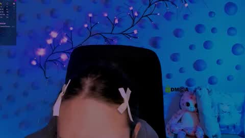 Mona  online show from 12/18/25, 09:21