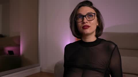 Mona Lisss online show from 04/28/26, 10:42