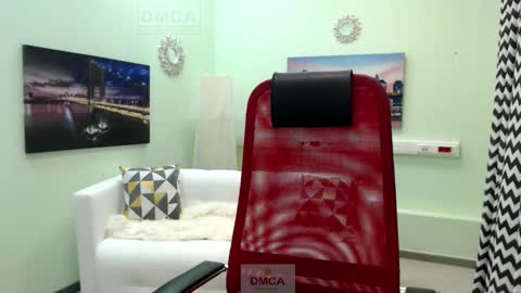 Snapshot of mona_w chatting on 02/17/26, 10:56 Mona online show from 02/17/26, 10:56