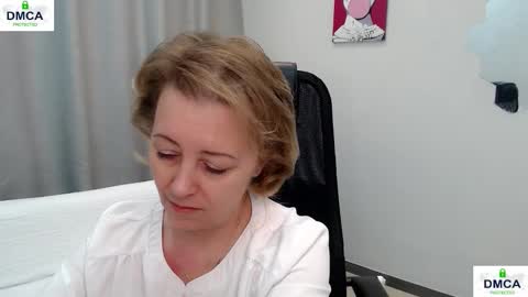 Snapshot of mona_w chatting on 02/21/26, 11:44 Mona online show from 02/21/26, 11:44