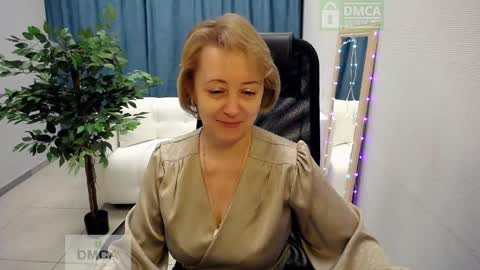 Mona online show from 04/17/26, 03:48