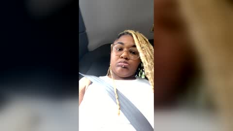 Snapshot of monaemonroe25 chatting on 06/07/26, 04:55 monaemonroe25 online show from 06/07/26, 04:55