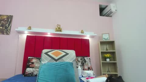 paola online show from 10/12/25, 02:16