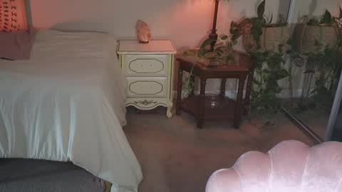 Mona online show from 11/04/25, 03:44