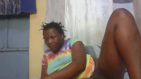 Snapshot of monalisaah chatting on 12/15/25, 10:52 monalisaah online show from 12/15/25, 10:52