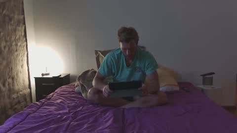 Snapshot of mondolorian chatting on 12/25/24, 10:27 Mondolorian online show from 12/25/24, 10:27
