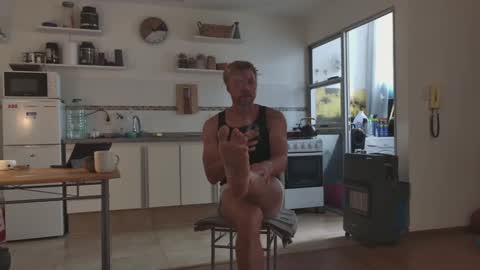 Snapshot of mondolorian chatting on 01/01/25, 12:55 Mondolorian online show from 01/01/25, 12:55