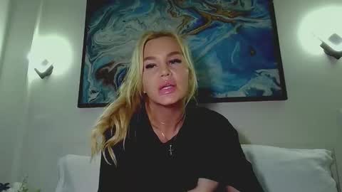 Monica online show from 10/10/25, 04:33