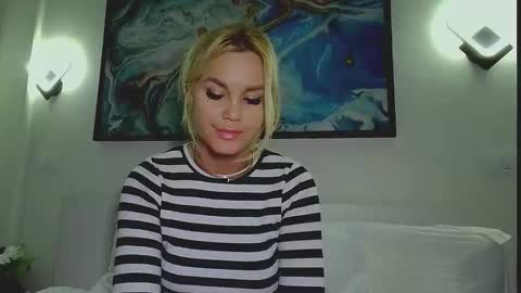 Snapshot of moni_ chatting on 05/14/26, 03:24 Monica online show from 05/14/26, 03:24