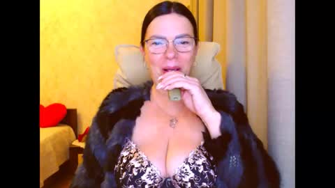 monica online show from 12/15/25, 04:11