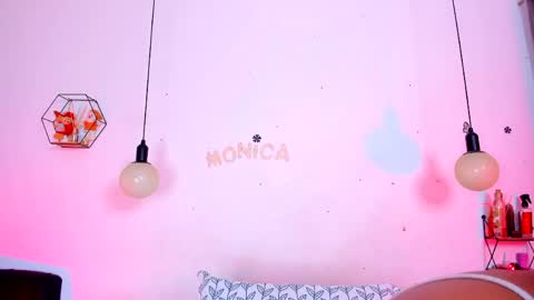 aleja      independent model       online show from 04/19/26, 10:56