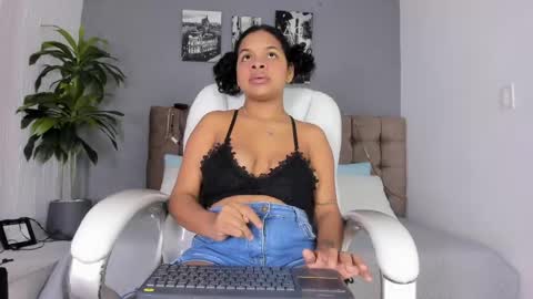 Snapshot of monica_robles_ chatting on 04/07/26, 08:09 monica_robles_ online show from 04/07/26, 08:09