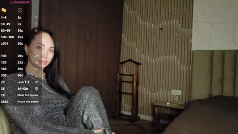 monica_weisss online show from 04/25/26, 06:16