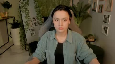 Snapshot of monicafarmer chatting on 05/20/26, 02:18 monica online show from 05/20/26, 02:18