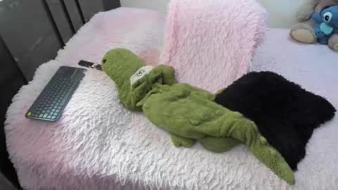 monicaharrison online show from 12/19/25, 03:08