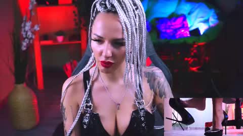 Monika online show from 02/11/25, 12:05