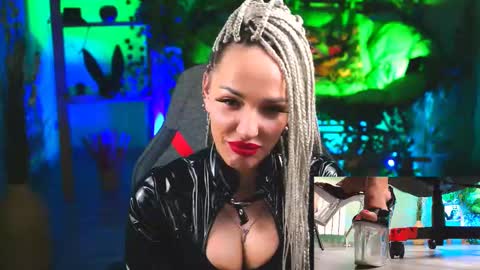 Monika online show from 02/28/25, 12:20