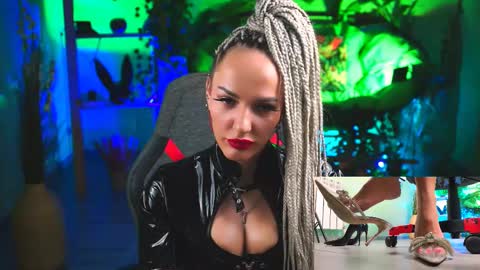 Monika online show from 03/02/25, 11:39