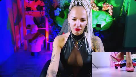 Monika online show from 09/21/25, 10:39