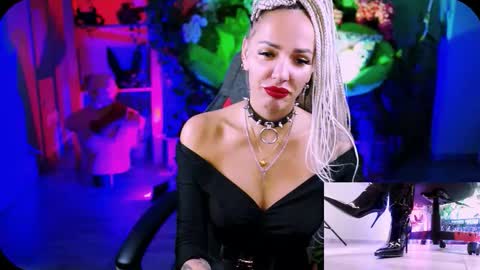 Monika online show from 09/26/25, 11:03