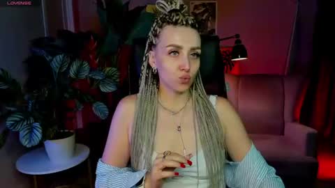 Snapshot of monicariley chatting on 06/17/26, 04:52 monicariley online show from 06/17/26, 04:52