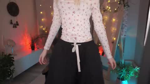  Monica  online show from 10/01/25, 06:08