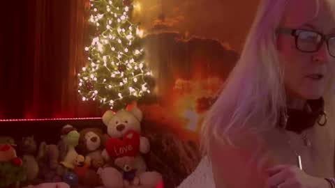 Monika    online show from 12/22/24, 06:28