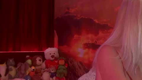 Monika    online show from 01/12/25, 02:45