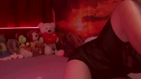 Monika    online show from 09/12/25, 01:17