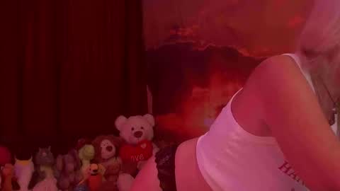 Monika    online show from 10/16/25, 12:44