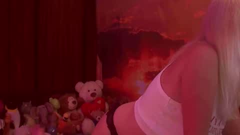 Monika    online show from 11/15/25, 03:37