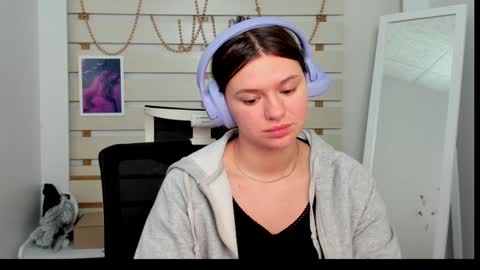 Monika online show from 01/27/25, 10:16