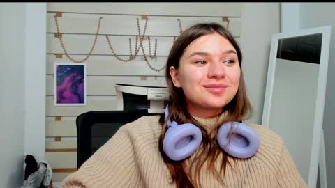 Monika online show from 02/05/25, 08:35