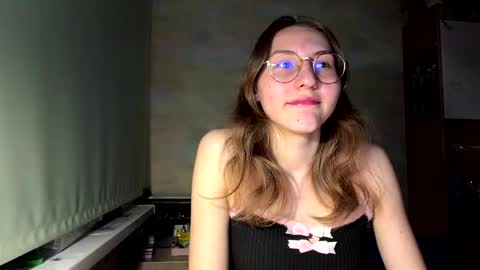 Mia online show from 06/08/26, 06:19