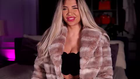 Moni online show from 01/05/26, 05:27