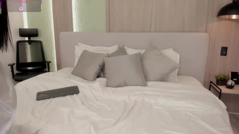 Monique  online show from 11/04/25, 09:25