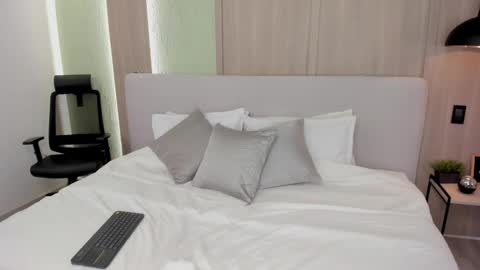 Monique  online show from 12/14/25, 05:40