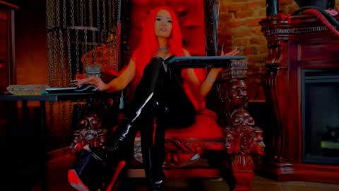 Snapshot of moniqueresse chatting on 10/18/25, 12:17 Monique C online show from 10/18/25, 12:17