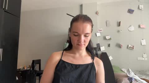 Snapshot of moniquerinn chatting on 04/12/26, 03:22 Rose online show from 04/12/26, 03:22