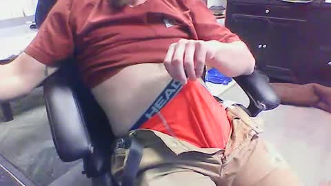 Snapshot of monkeypants04 chatting on 05/26/26, 10:06 monkeypants04 online show from 05/26/26, 10:06